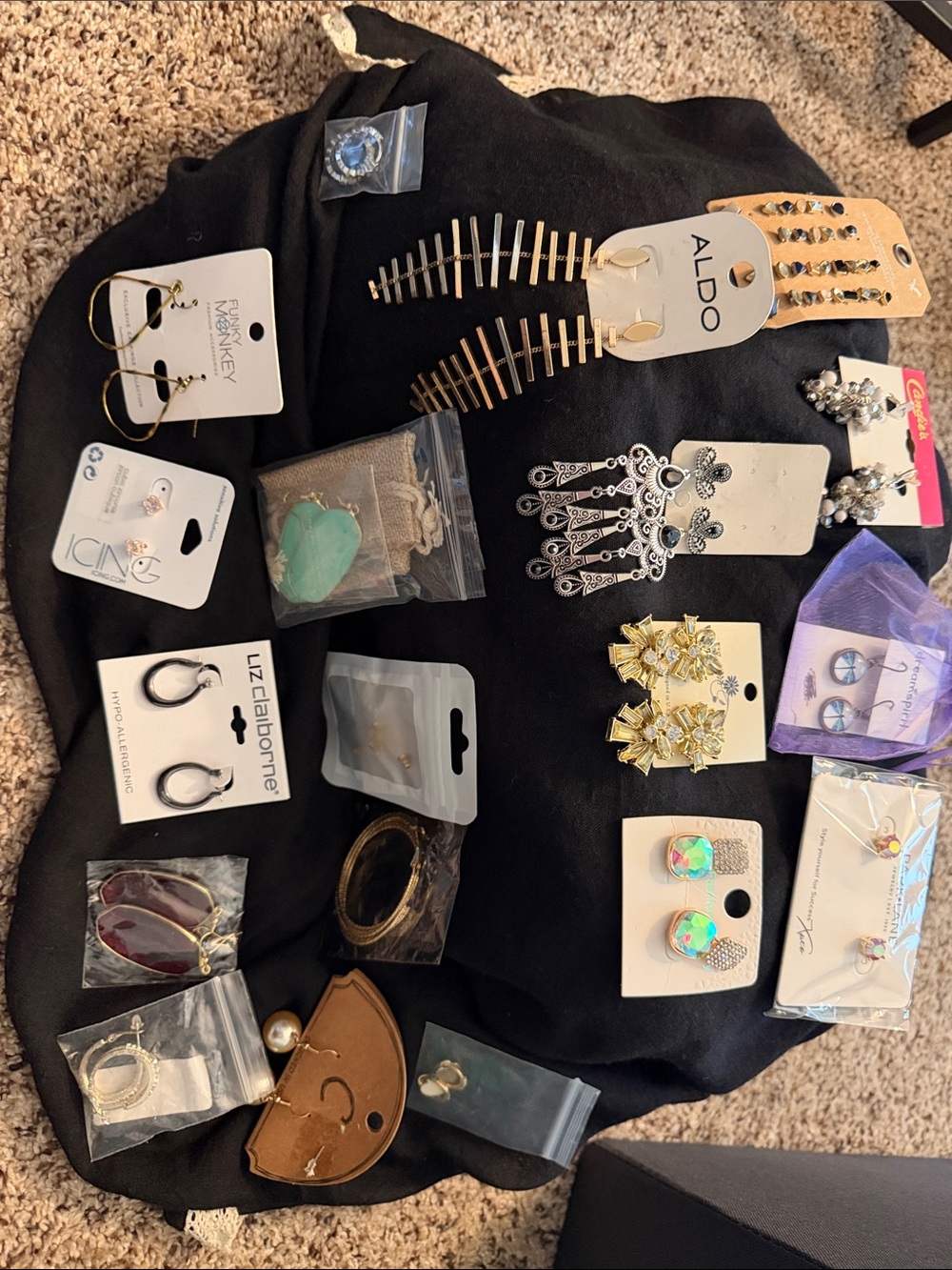 20 packages of pierced earrings